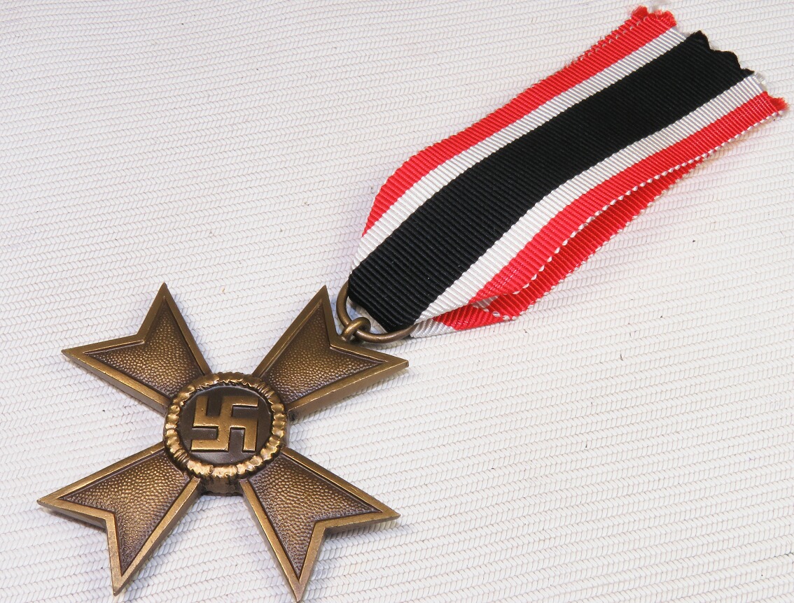 War Merit Cross 1939, 2nd class without swords. Mint. Bronze