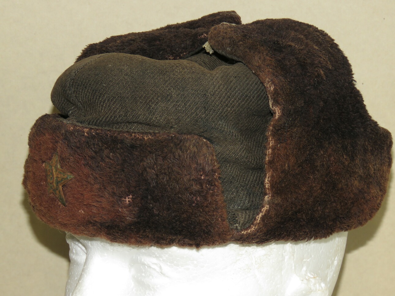 Original Deutsche NVA Armee Wintermütze. Graue Militär Uschanka