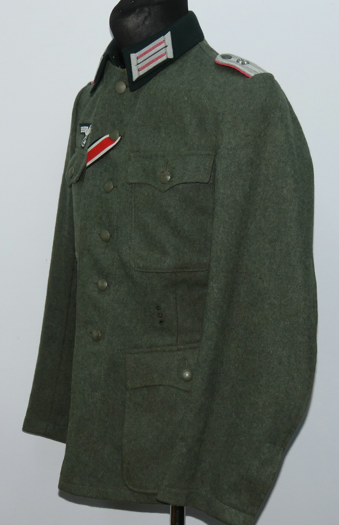 Feldbluse of a lieutenant of the Panzerlehrabteilung tank training unit