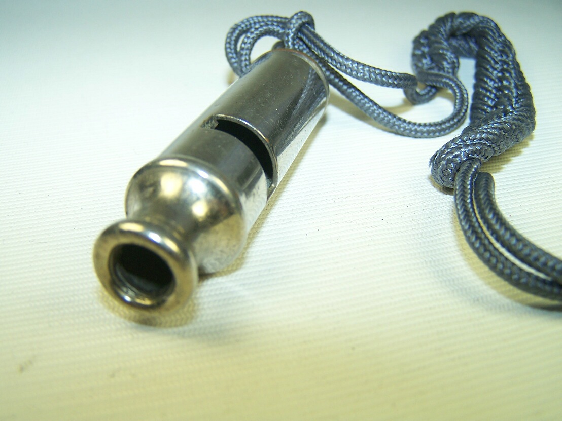 LOT ANCIEN SIFFLET Militaire De Tranchee Diferente Annees EUR 80,00
